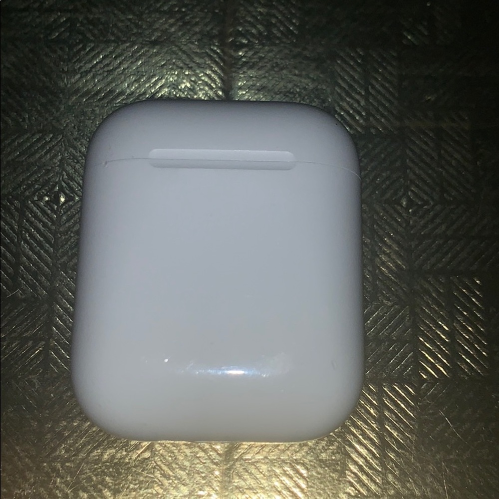 AirPod Case series one ( slightly used)